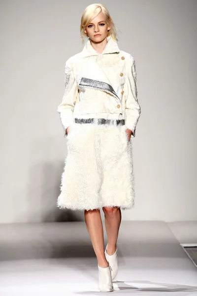 Look 13